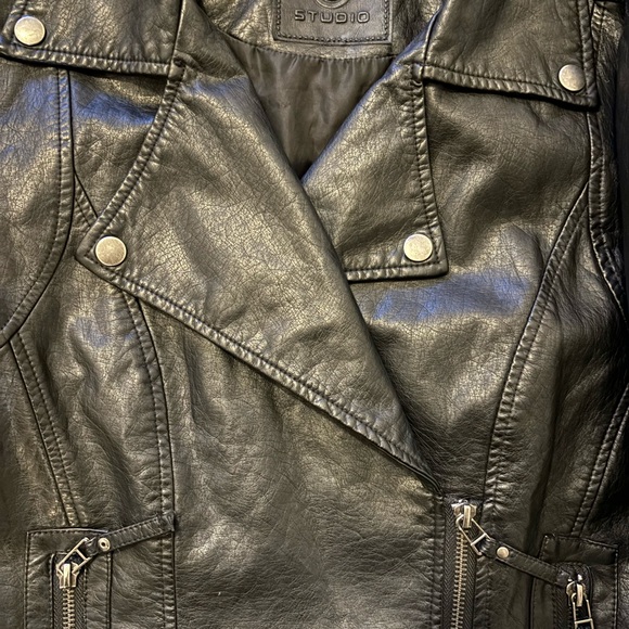 Black Leather Motorcycle Jacket - Picture 7 of 10
